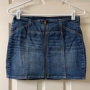 🌷3 for $25🌷Abercrombie & Fitch, US 2, Blue Denim Front Zipper Mini Skirt